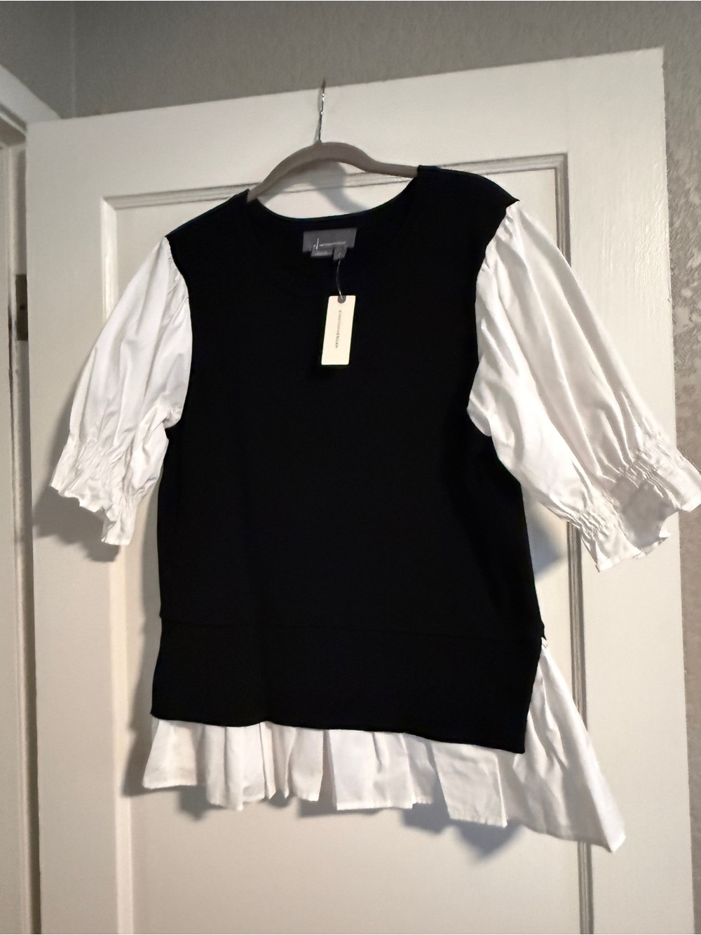 Anthropologie Black Knit Top with White Puff Sleeves & Hem size L